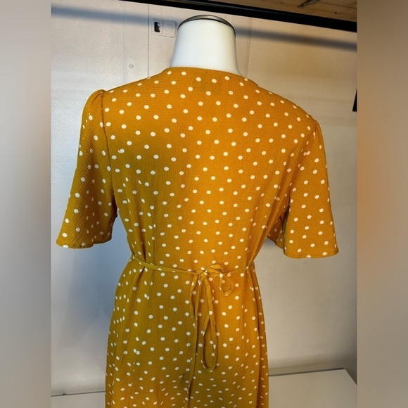 Size 6 polkadot, midi, button-down dress, mustard, yellow V-neck waist. ASOS - Picture 9 of 11